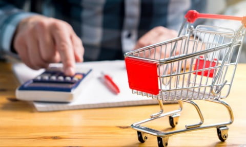 ΕΛΣΤΑΤ: Στο -0,3% ο πληθωρισμός τον Απρίλιο -Σε ποιες κατηγορίες προϊόντων μειώθηκαν οι τιμές