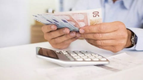 Πρόστιμα και χρέη προς τους Δήμους: Παρατείνεται η «κορωνορύθμιση»