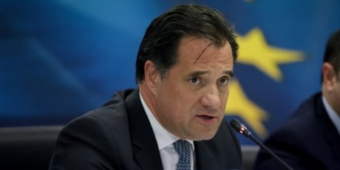 Γεωργιάδης: Ενδέχεται να απαγορευτεί η είσοδος ανεμβολίαστων στο λιανεμπόριο