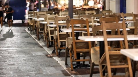 Ρολά κατεβάζει σήμερα η εστίαση για 24 ώρες – Διαμαρτυρία για τα μέτρα