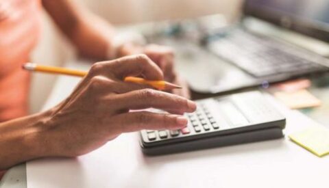 Πληρωμές: Αυτές είναι οι τελευταίες εκκρεμότητες με την εφορία για τον Φεβρουάριο