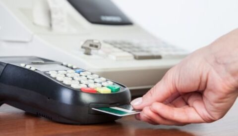 Τέλος χρόνου για διασύνδεση ταμειακών – POS – Πέφτουν «καμπάνες» έως 20.000 ευρώ