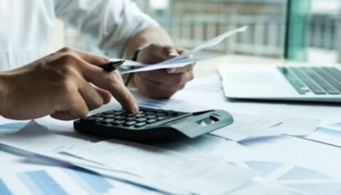 Ελεύθεροι Επαγγελματίες: Ποιοι θα πληρώσουν 350 φορές μεγαλύτερο φόρο με τα νέα τεκμήρια