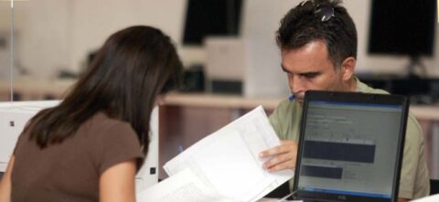 Δουλεύουμε μισό χρόνο για να πληρώσουμε τους φόρους της χρονιάς