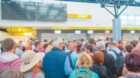 Τουριστική σεζόν 2024: 12% πάνω οι αεροπορικές αφίξεις, αλλά οι τουρίστες ξοδεύουν λιγότερα