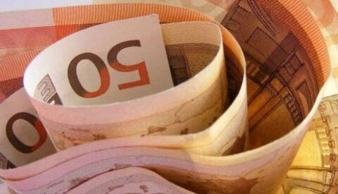 Κατώτατος μισθός: Πώς θα δοθούν αυξήσεις από το 2025 ως το 2027 – Πώς θα αυξηθούν οι αποδοχές στο Δημόσιο