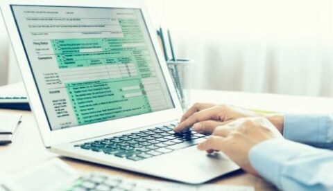 Φορολογικές δηλώσεις: 7 + 1 ανατροπές για μισθωτούς, συνταξιούχους και επαγγελματίες